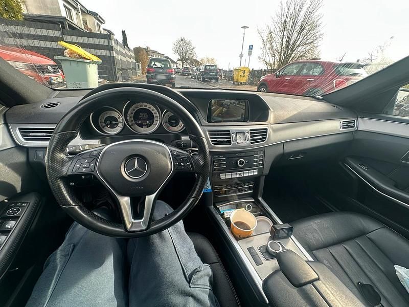 Gebraucht Mercedes E220 170 PS (125 kW) 2015 Grau Limousine