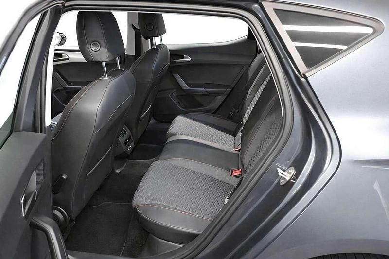 Gebraucht Seat Leon FR-Line 204 PS (150 kW) 2023 Magnetic tech metallic Limousine