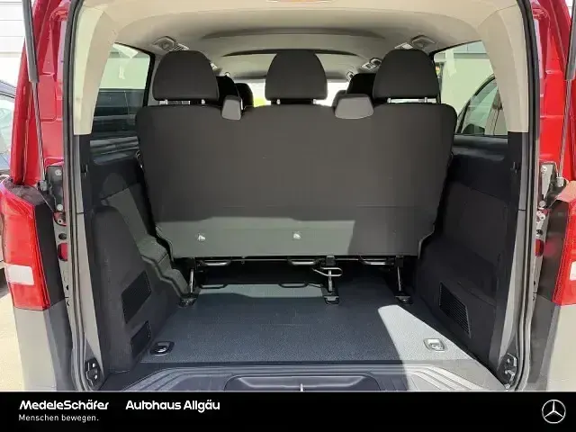 Gebraucht Mercedes Vito 136 PS (100 kW) 2024 Jupiterrot Van