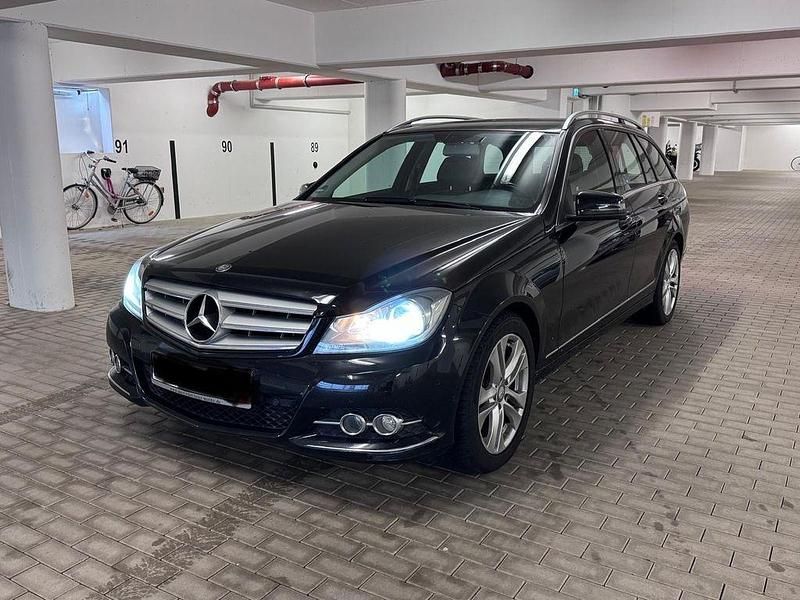 Schwarz Gebraucht 2012 Mercedes C220 Avantgarde Limousine | 5.950 € (Guter Preis) - Bild 1/4