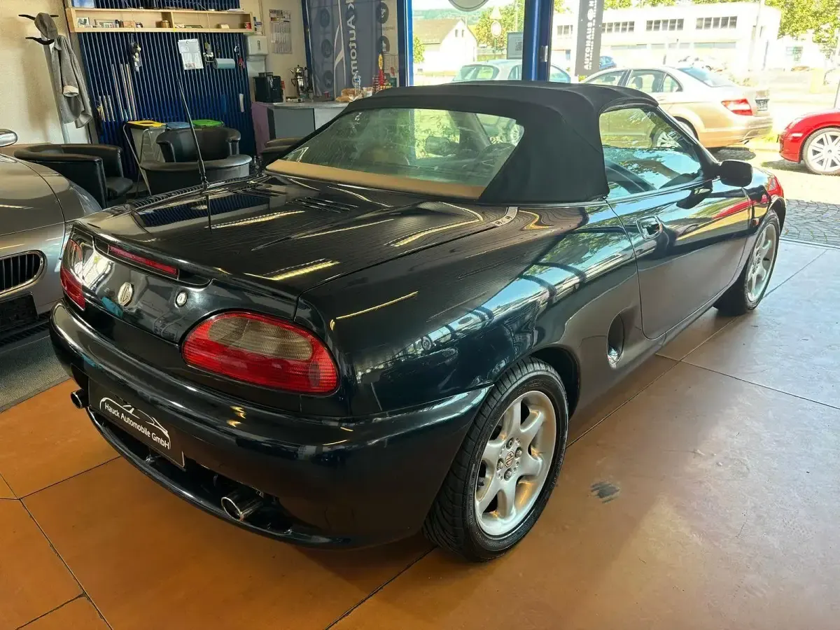 Gebraucht MG F 120 PS (88 kW) 2004 Schwarz Cabrio