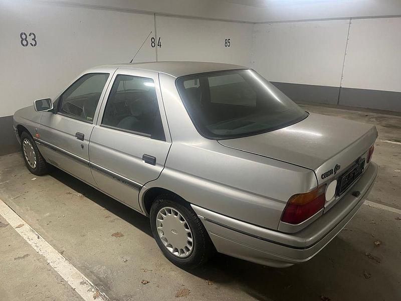 Gebraucht Ford Orion Ghia 71 PS (52 kW) 1991 Silber Limousine