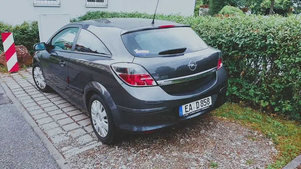 Gebraucht Opel Astra GTC Edition 116 PS (85 kW) 2009 Grau Limousine