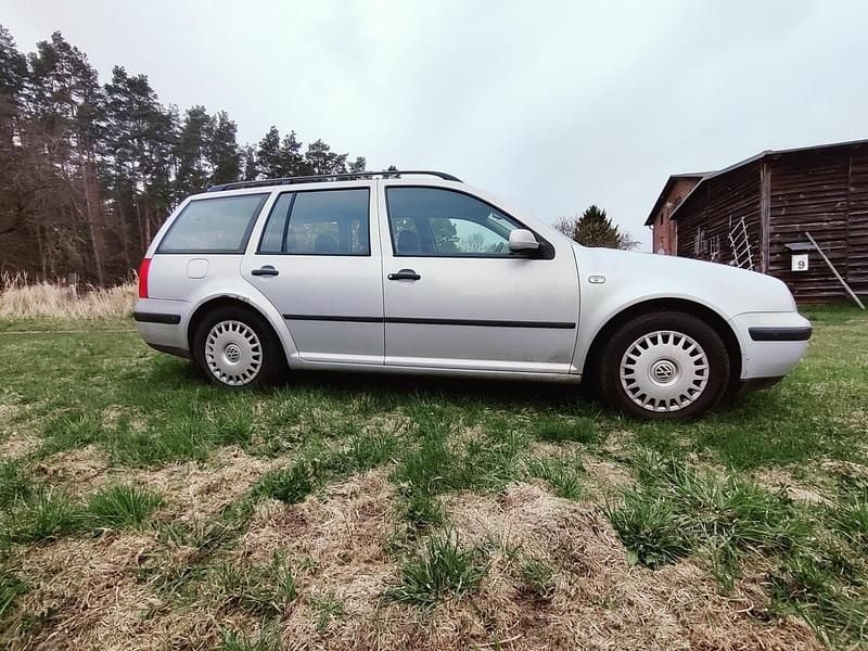 Second-hand VW Golf IV 100 CP (73 kW) 2000 Argintiu Break