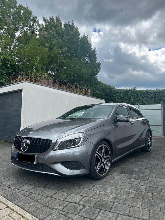 Grau Gebraucht 2013 Mercedes A200 AMG Limousine | 11.250 € (Fairer Preis) - Bild 1/4