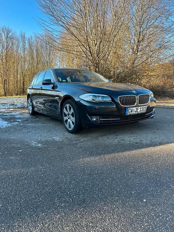 Gebraucht BMW 520 184 PS (135 kW) 2013 Grau Kombi