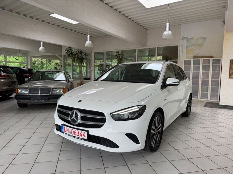 Weiß Gebraucht 2021 Mercedes B250e Van / Kleinbus | 23.499 € (Fairer Preis) - Bild 1/4