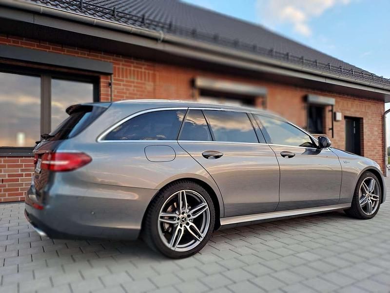 Grau Gebraucht 2018 Mercedes E220 AMG line Kombi | 26.500 € (Etwas zu teuer) - Bild 1/4