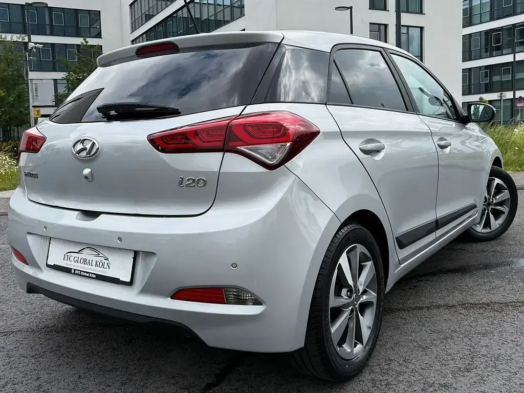 Gebraucht Hyundai i20 YES! 101 PS (74 kW) 2017 Silber Kleinwagen