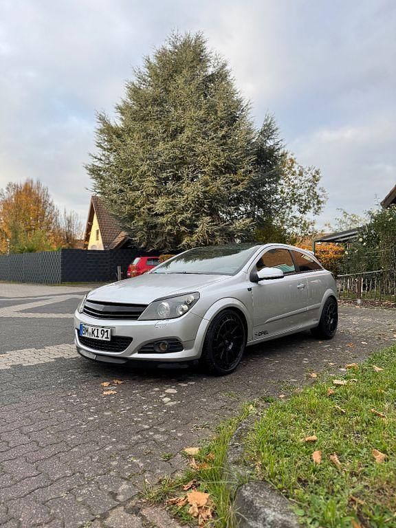 Gebraucht Opel Astra GTC 200 PS (147 kW) 2008 Silber Coupé