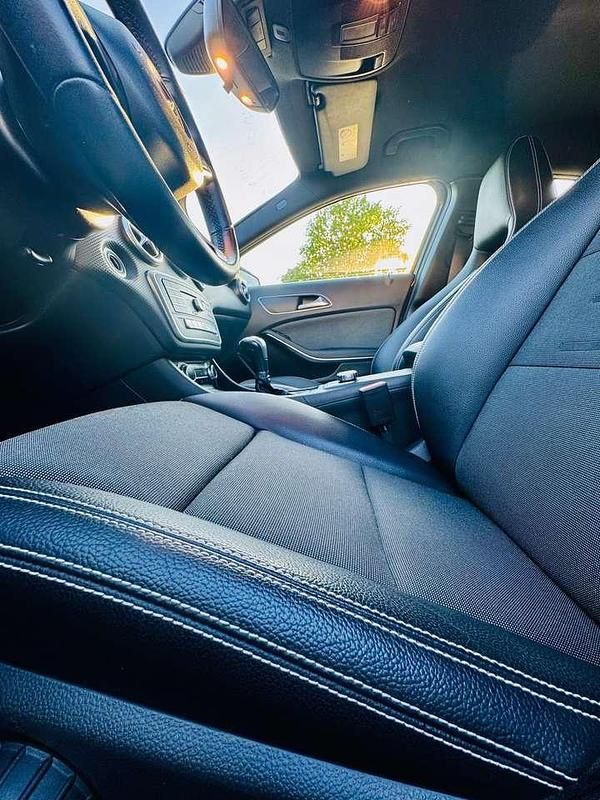 Gebraucht Mercedes 180 109 PS (80 kW) 2016 Schwarz Limousine