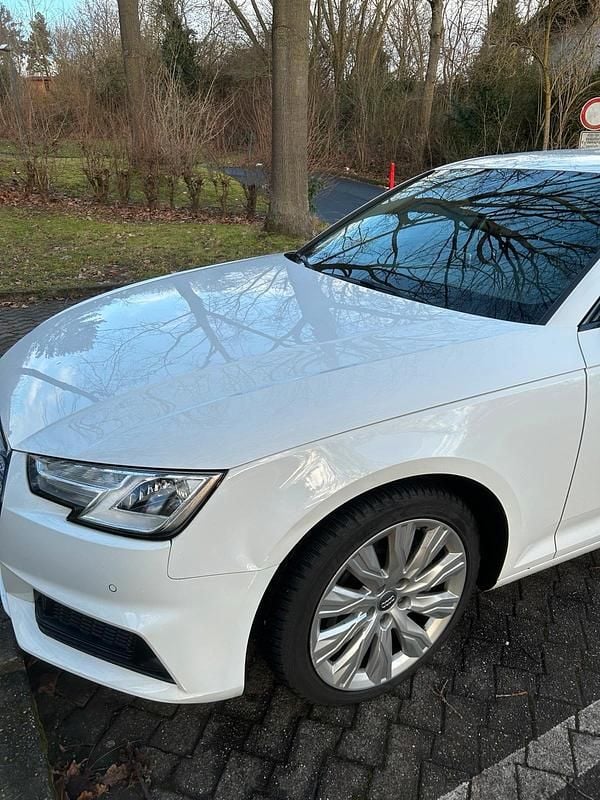 Używany Audi A4 190 KM (139 kW) 2019 Biały Sedan/Limuzyna