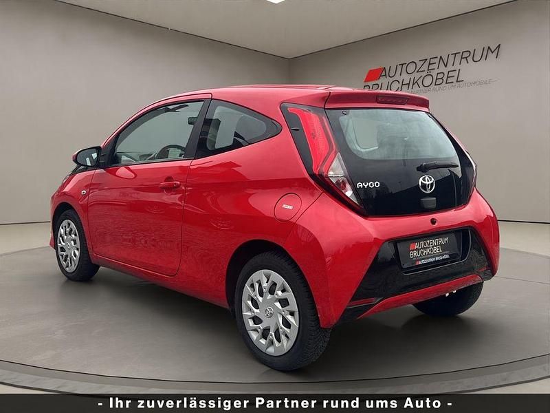 Gebraucht Toyota Aygo 72 PS (52 kW) 2020 Rot Kleinwagen