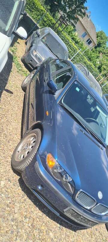 Blau Gebraucht 2003 BMW 318 Limousine | 1.200 € (Superpreis) - Bild 1/4