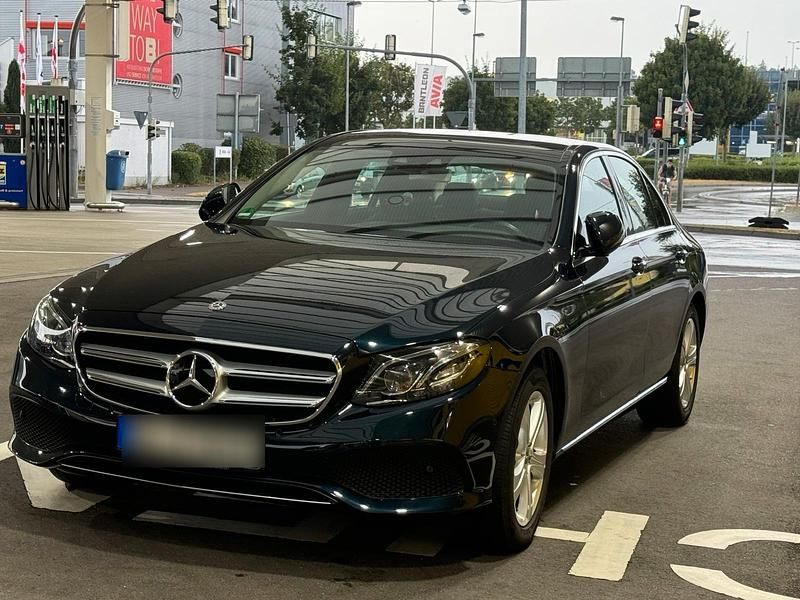 Andere farben Gebraucht 2018 Mercedes E300 Avantgarde Limousine | 28.990 € (Guter Preis) - Bild 1/4
