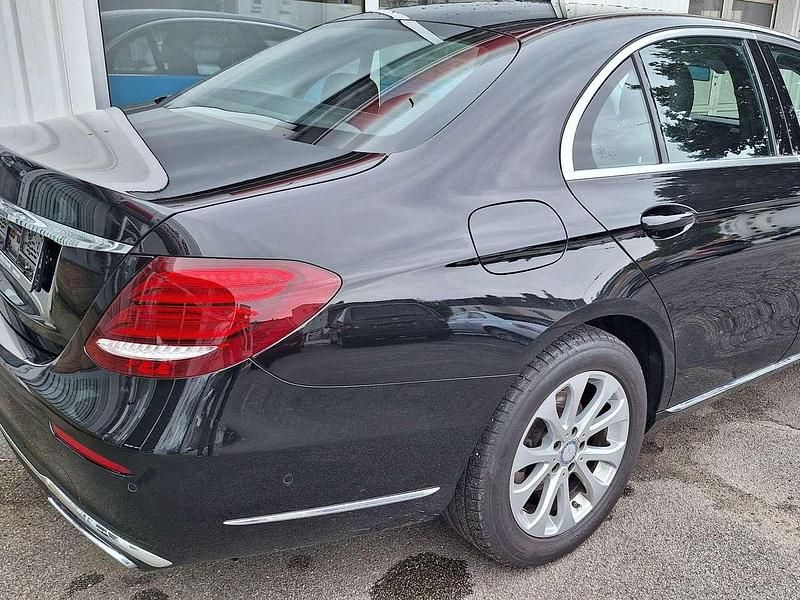 Gebraucht Mercedes E220 194 PS (142 kW) 2016 Schwarz Limousine