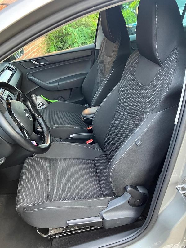 Gebraucht Skoda Rapid Elegance 104 PS (76 kW) 2014 Beige Kleinwagen