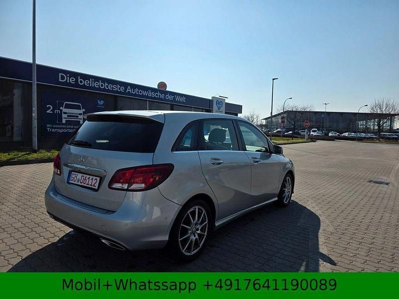 Gebraucht Mercedes B180 122 PS (89 kW) 2015 Silber Van / Kleinbus