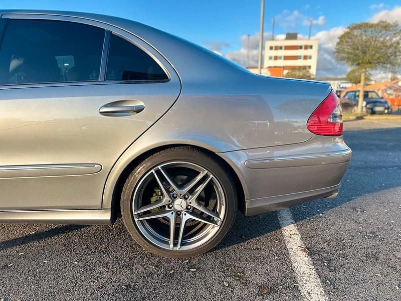 Gebraucht Mercedes E200 Avantgarde 300 PS (220 kW) 2009 Grau Limousine