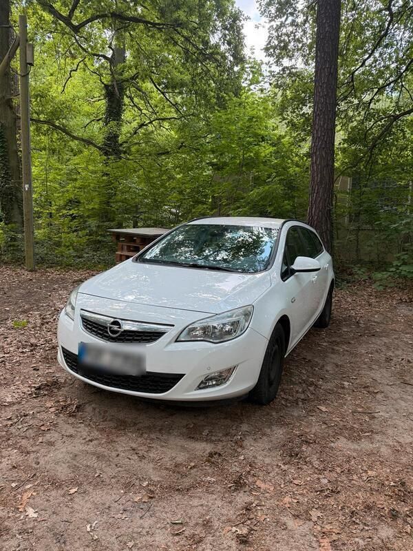 Weiß Gebraucht 2012 Opel Astra Kombi | 1.600 € (Superpreis) - Bild 1/4
