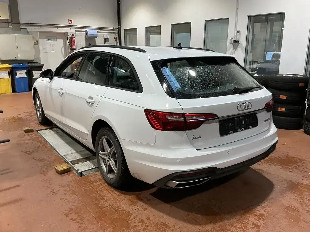 Gebraucht Audi A4 Basis 163 PS (119 kW) 2022 Ibisweiß Kombi