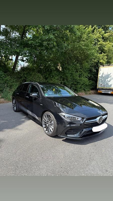 Schwarz Gebraucht 2023 Mercedes CLA35 AMG AMG Kombi | 36.490 € (Superpreis) - Bild 1/4