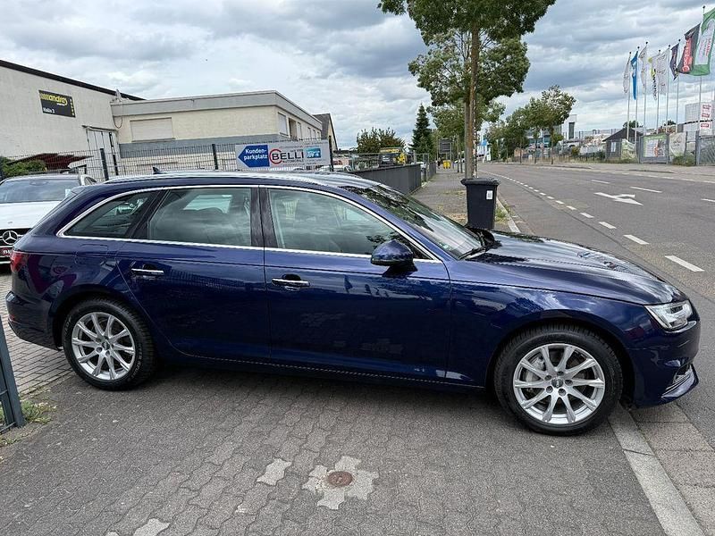 Gebraucht Audi A4 Design 190 PS (139 kW) 2019 Navarrablau metallic Kombi