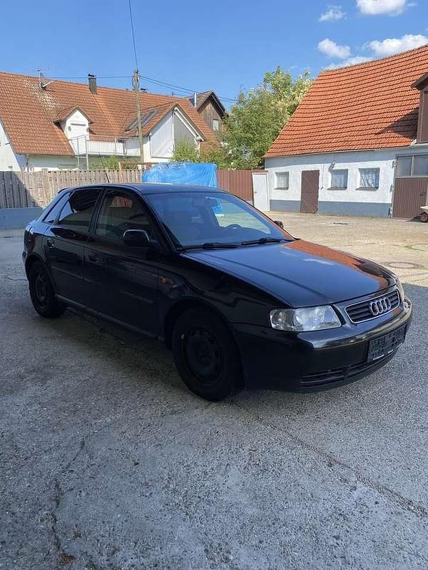 Schwarz Gebraucht 2001 Audi A3 Ambiente Limousine | 1.500 € (Guter Preis) - Bild 1/4