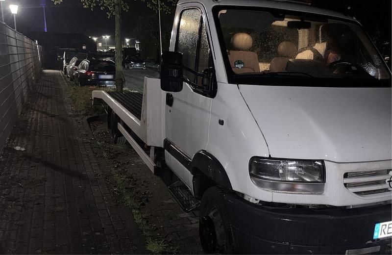 Second-hand Renault Master 146 CP (107 kW) 2003 Alb Monovolum