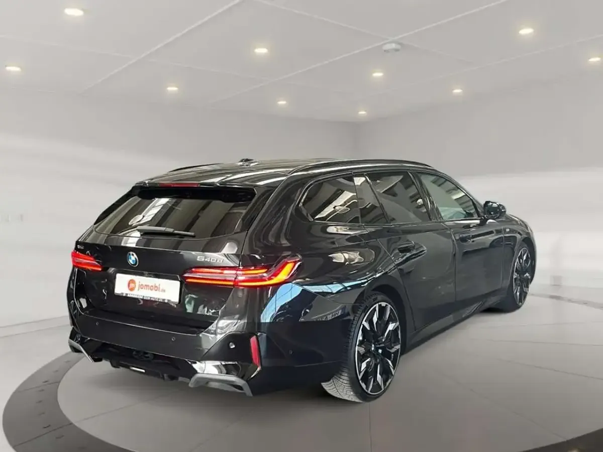 Gebraucht BMW 540 M Sport 286 PS (210 kW) 2025 Black sapphire metallic Kombi