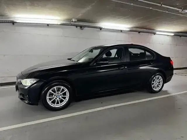 Gebraucht BMW 320 Sport Line 184 PS (135 kW) 2012 Schwarz Limousine