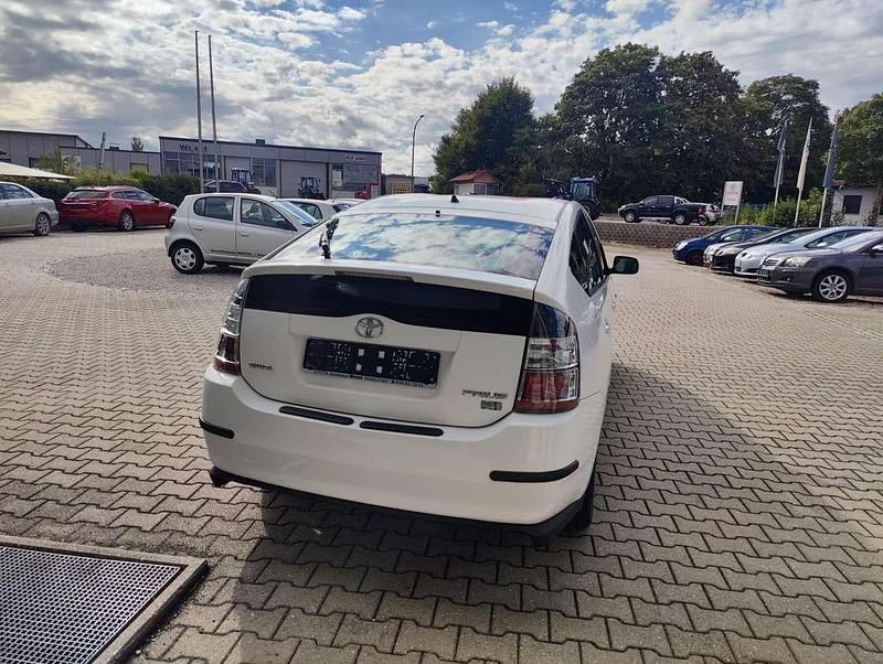 Gebraucht Toyota Prius Sol 77 PS (56 kW) 2005 Weiß Kleinwagen