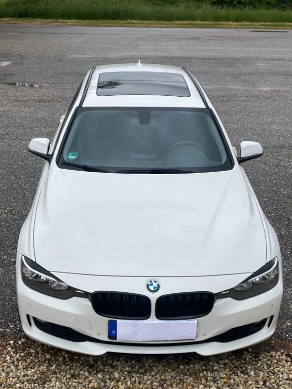 Weiß Gebraucht 2012 BMW 320 Kombi | 10.500 € (Fairer Preis) - Bild 1/4