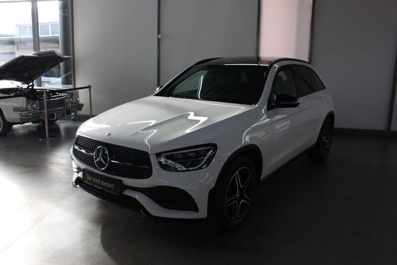 Weiß , polarweiß Gebraucht 2020 Mercedes GLC200 AMG SUV | 39.900 € (Fairer Preis) - Bild 1/4