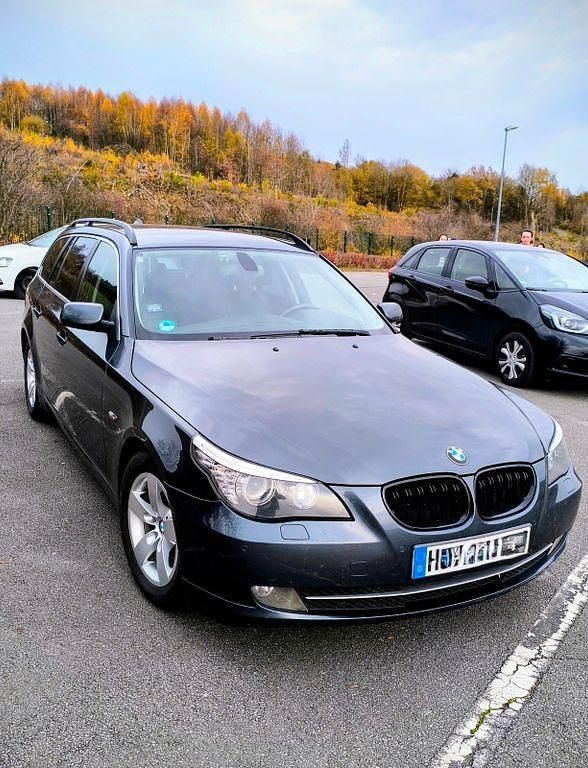 Gebraucht BMW 525 197 PS (144 kW) 2008 Grau Kombi