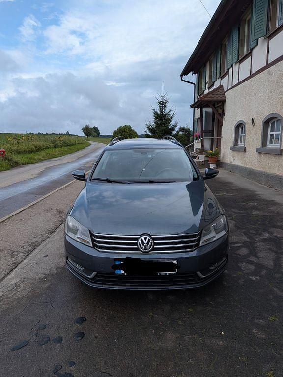Grau Gebraucht 2011 VW Passat Highline Kombi | 4.499 € (Superpreis) - Bild 1/4