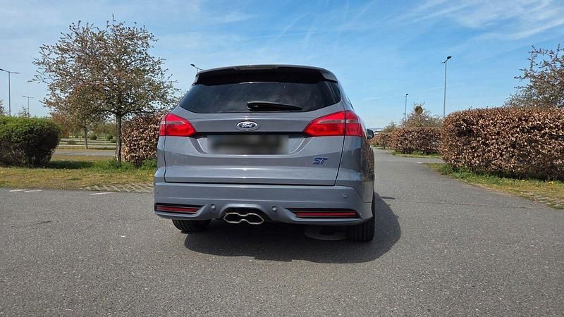 Gebraucht Ford Focus ST 185 PS (136 kW) 2015 Grau Kombi