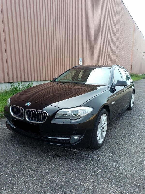 Schwarz Gebraucht 2011 BMW 520 Kombi | 7.490 € (Superpreis) - Bild 1/4
