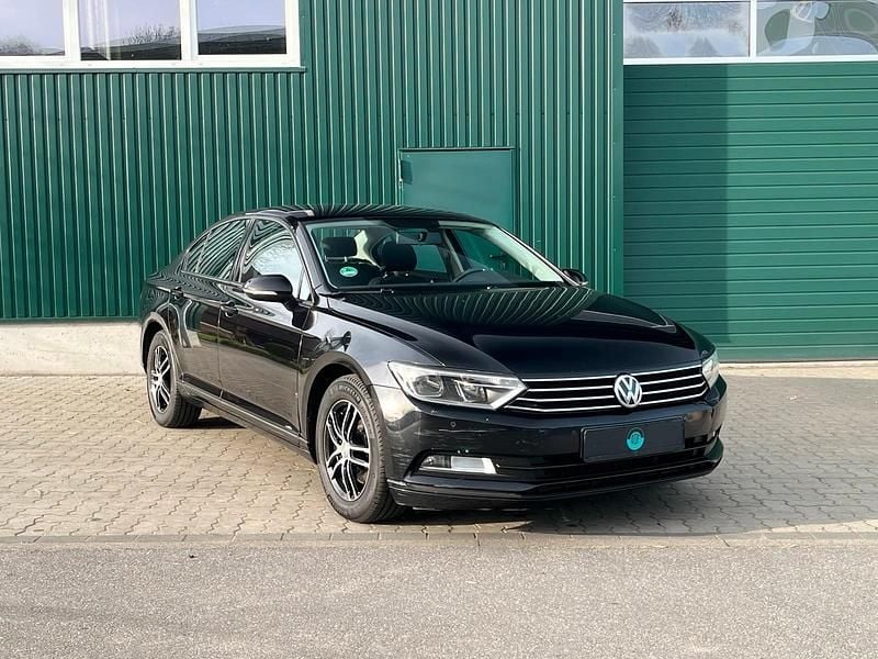 Gebraucht VW Passat Trendline 150 PS (110 kW) 2018 Schwarz Limousine