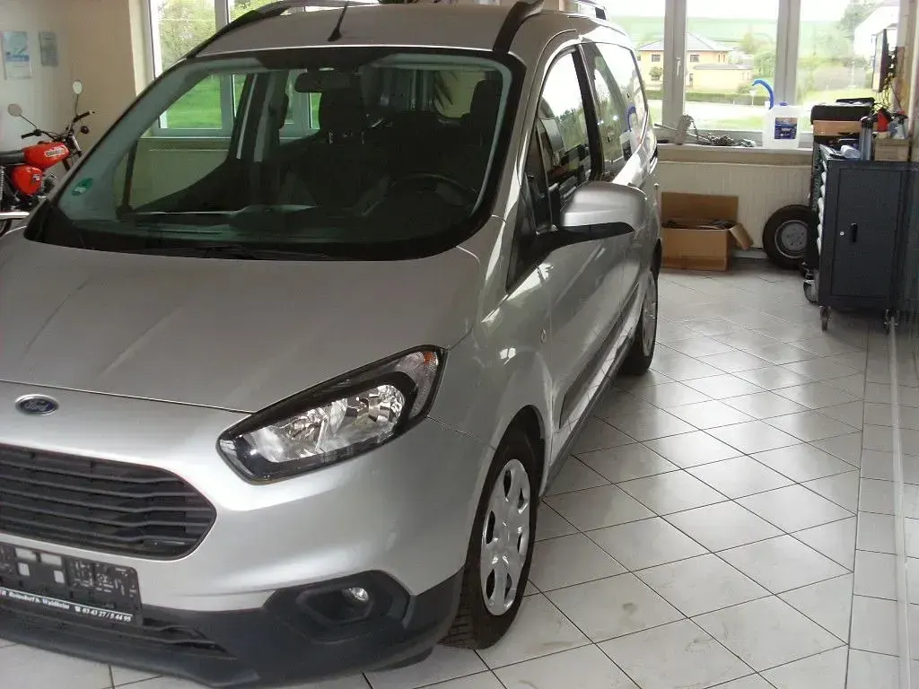Gebraucht Ford Transit Trend 101 PS (74 kW) 2019 Silber Kombi