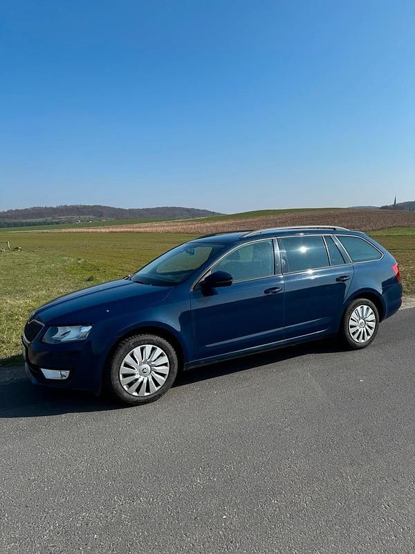 Gebraucht Skoda Octavia Ambition 150 PS (110 kW) 2016 Blau Kleinwagen