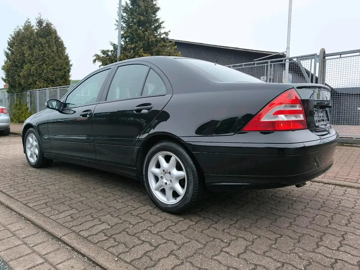 Gebraucht Mercedes C220 150 PS (110 kW) 2004 Schwarz Limousine