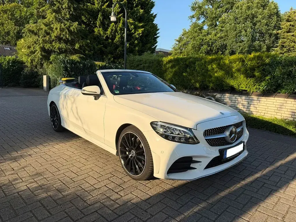 Gebraucht Mercedes C180 AMG 156 PS (114 kW) 2021 Weiß Cabrio