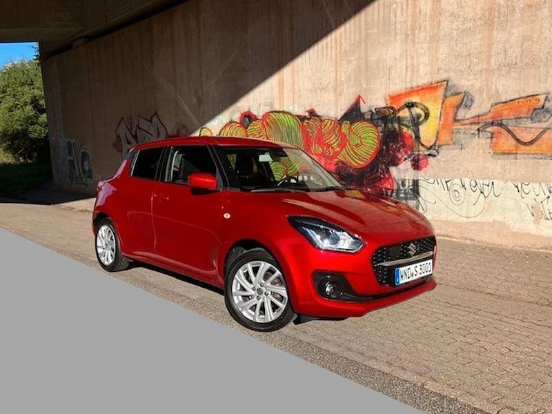 Rot Gebraucht 2022 Suzuki Swift Comfort Kleinwagen | 14.450 € (Fairer Preis) - Bild 1/4
