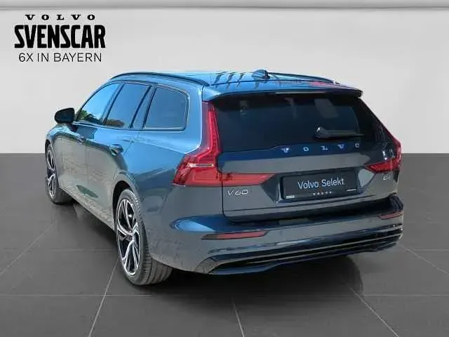 Używany Volvo V60 145 KM (106 kW) 2025 Kombi