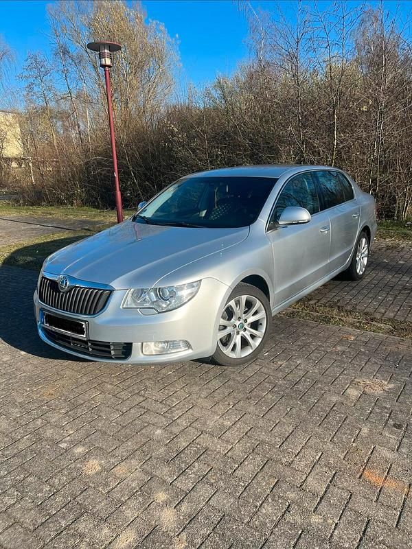 Gebraucht Skoda Superb 160 PS (117 kW) 2010 Grau Limousine