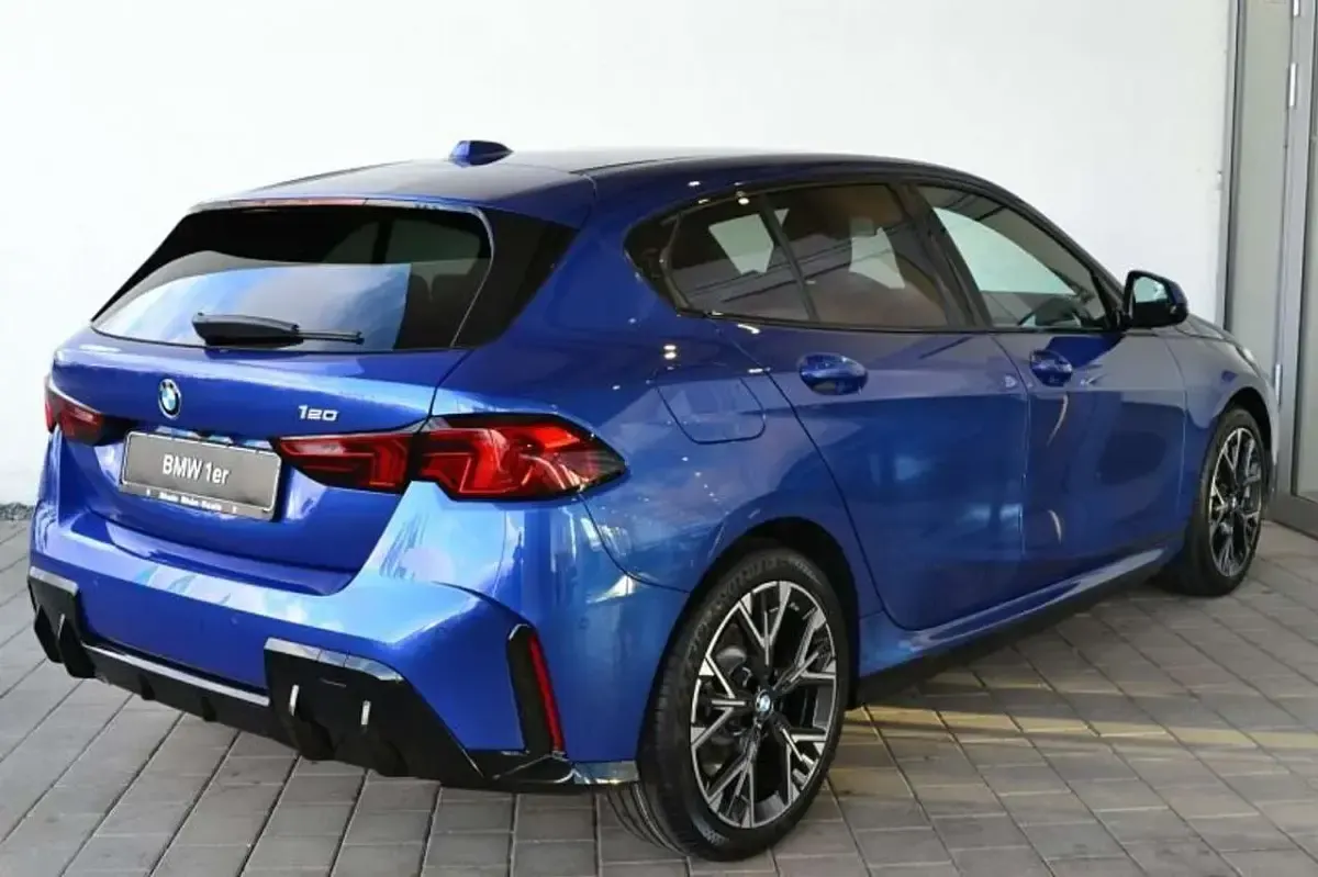Neu BMW 120 Sport Line 177 PS (130 kW) 2026 Schwarz uni Kleinwagen