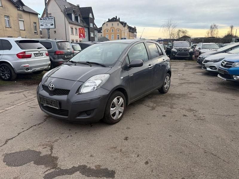 Grau Gebraucht 2011 Toyota Yaris Edition Kleinwagen | 3.900 € (Guter Preis) - Bild 1/4