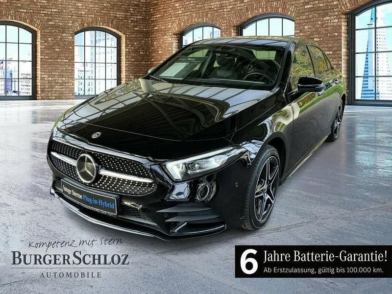 Unilack nachtschwarz Gebraucht 2022 Mercedes A250 Night Limousine | 25.800 € (Fairer Preis) - Bild 1/4
