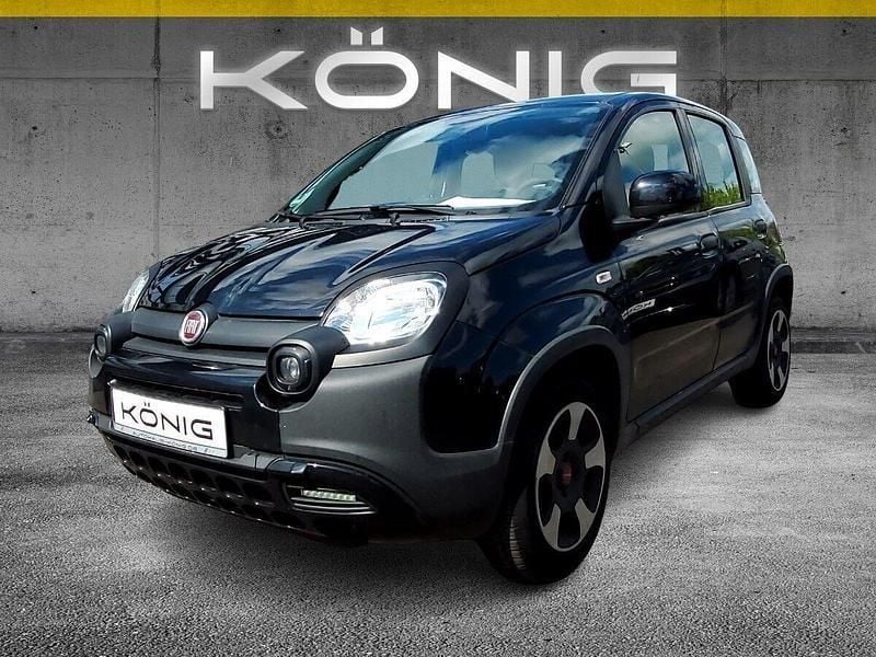 Cinema schwarz Gebraucht 2023 Fiat Panda Cross Cross Kleinwagen | 12.999 € (Fairer Preis) - Bild 1/4